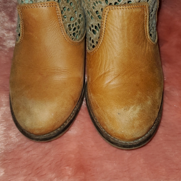 Zippered Tan Lace Leather Booties - Picture 2 of 8
